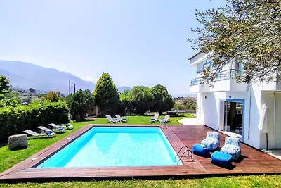 Beautiful 5bedroom villa big pool, close to...