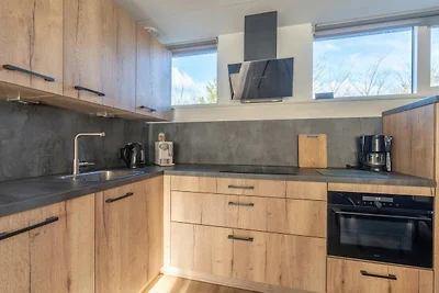 Geschmackvoll eingerichteter freistehender Bu...