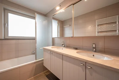 Geräumiges Eckapartment mit Meerblick