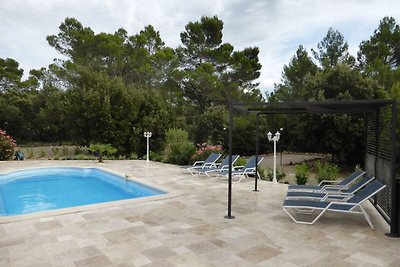 Moderne Villa mit eigenem Pool in Aups...