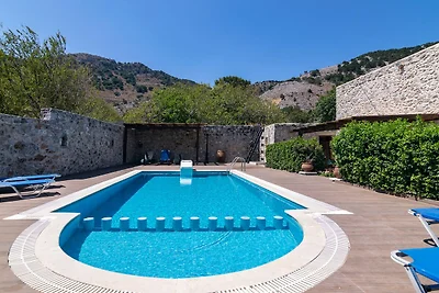 Villa in Chania mit Pool und Bergblick