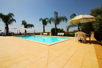 Casa vacanze a Floridia con piscina privata
