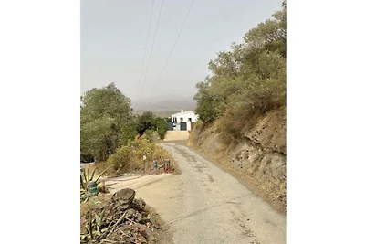 Bungalow en Sayalonga con barbacoa