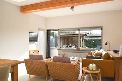 Ferienhaus am Strand mit Garten
