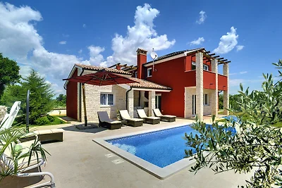 Modernes Ferienhaus mit Pool in Bratulici