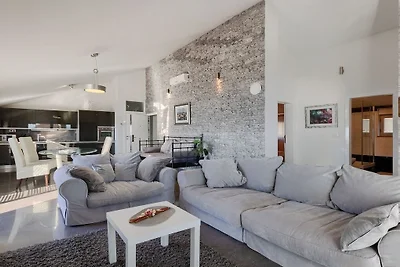 Villa in Dramalj mit Schwimmbecken