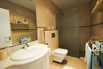 Moderno appartamento con piscina a Cala Pi