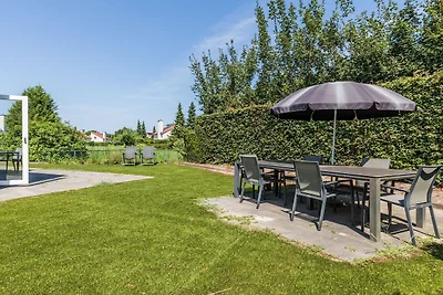 Villa in Arcen mit Bad und...
