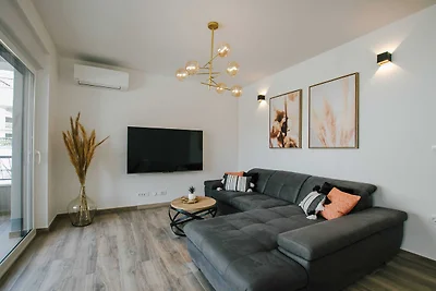 Spacious Luxury Trogir Apartments - Classic T...