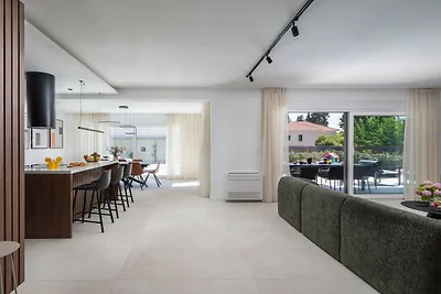 Villa Prima Lux - Four Bedroom Villa with...