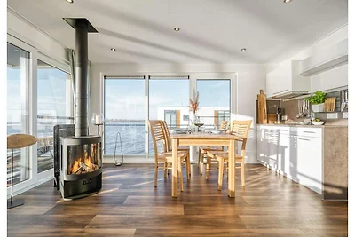 Helle Basis mit Zugang zur Küste