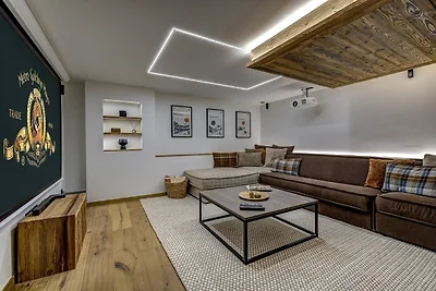 Quality Chalet with pastries & housekeeping...