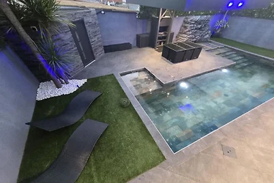 Familienvilla mit Pool in der Nähe von...