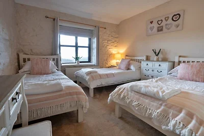 Bauernhaus in Staffordshire mit Hügelblick