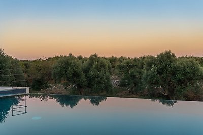 Fantastica trullo con piscina vicino Cisterni...