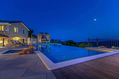 Villa in Crikvenica mit Schwimmbecken