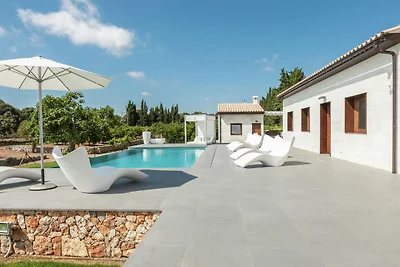 Modernes Herrenhaus mit privatem Pool in Muro