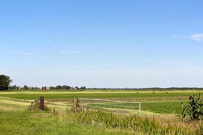 Schönes Chalet am Wasser in Friesland