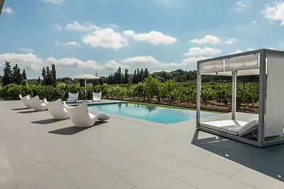 Modernes Herrenhaus mit privatem Pool in Muro
