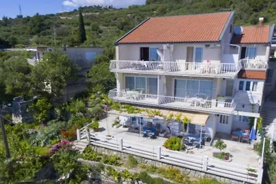 Two Bedroom Apartment With Terrace And Sea Vi...