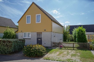 Geräumiges Ferienhaus mit Sauna in Strandnähe