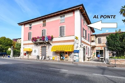 Apartament wakacyjny w Salò z basenem