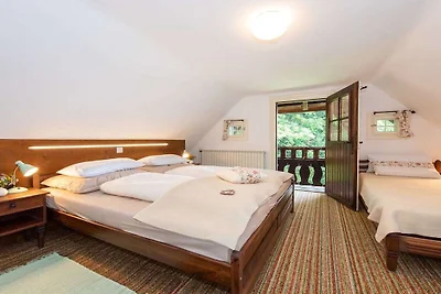 Vakantiehuis in Anger met zwembad