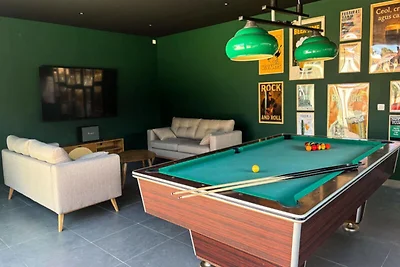 Villa im Grünen mit Whirlpool