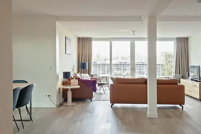 Ferienhaus in Seenähe in Offingawier