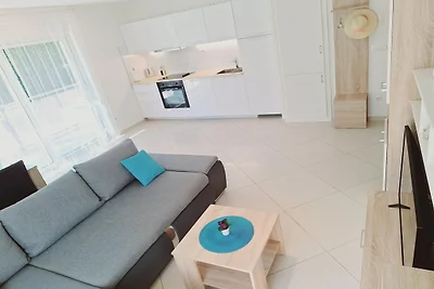 Moderne Wohnung in Kaštel Štafilic mit eingez...