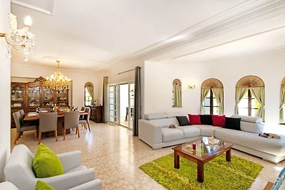 Villa vicino alla spiaggia del mare per 17...