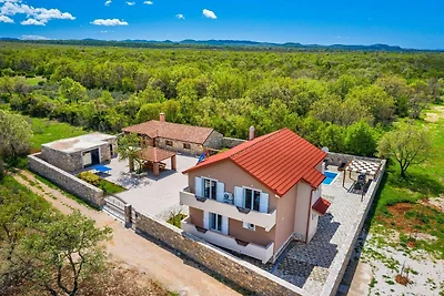 Charmante Villa in der Nähe von Benkovac