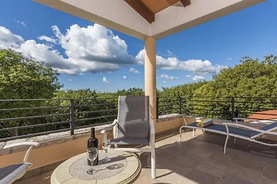 Villa in Koromacno mit Balkon