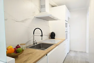Frontline apartment with sea views