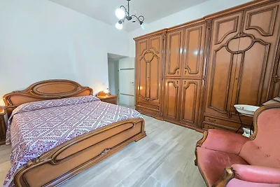 Freistehende Villa mit Garten und Klimaanlage