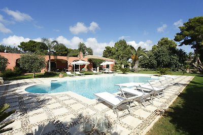 Traditionelle Villa mit Swimmingpool in Marsa...