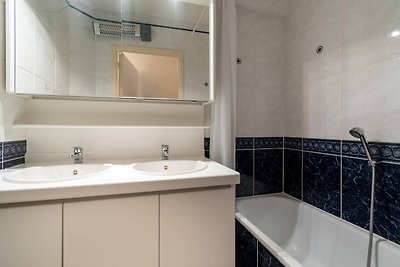 Appartement, woonkamer met uitzicht op zee