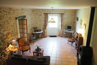 Graziosa casa in pietra con terrazza e giardi...