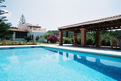 Schöne Villa mit Whirlpool in Santa Eulària d...