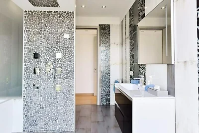 Villa in Mandelieu met verwarmd zwembad