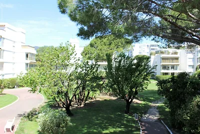 Modernes Appartement mit Schwimmbad