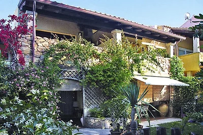 Wohnung im sardischen Stil mit Pool