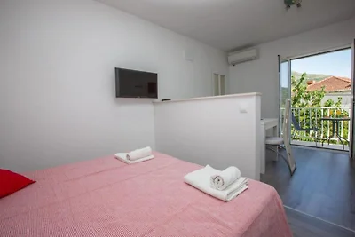Villa Roza - Studio Apartment with Balcony