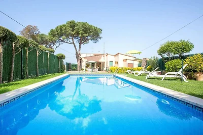 Incantevole villa a Esclanya con piscina