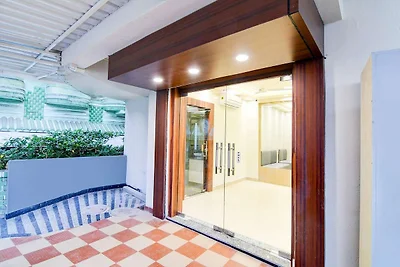 Super Townhouse Kaikhali vicino all'aeroporto