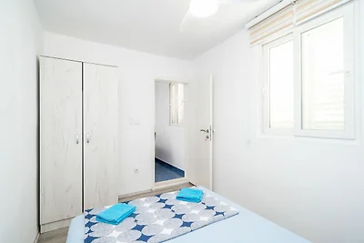 Apartment & Rooms Alan - Double Room with Sha...