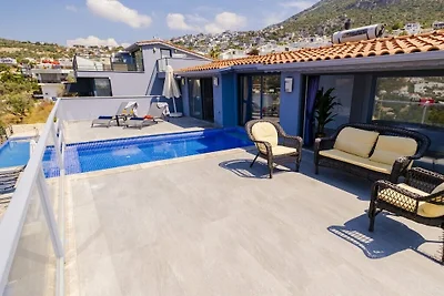 Villa in Kalkan mit Schwimmbecken