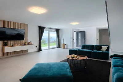 Villa in Brsec mit Schwimmbecken