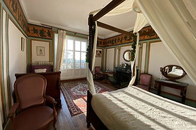 Schloss mit Privatpool und Panorama-Blick auf...