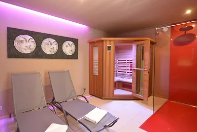 Modern vakantiehuis met binnenzwembad en...